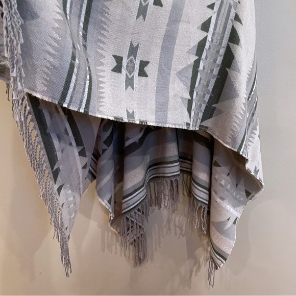 Jackson Rowe Poncho - Picture 8 of 9